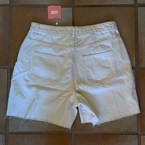 NWT supre bermuda denim shorts in white - Picture 2 of 3